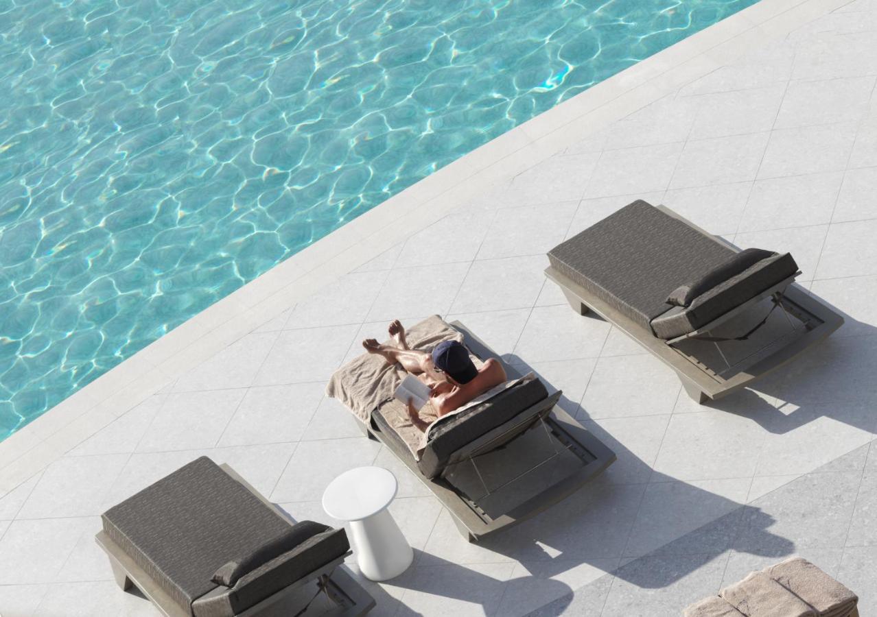 Nautilux Rethymno By Mage Hotels ภายนอก รูปภาพ A man sunbathing