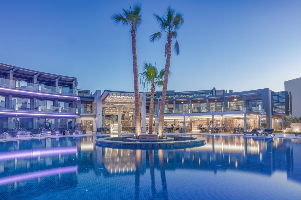 Nautilux Rethymno By Mage Hotels ภายนอก รูปภาพ The hotel at night