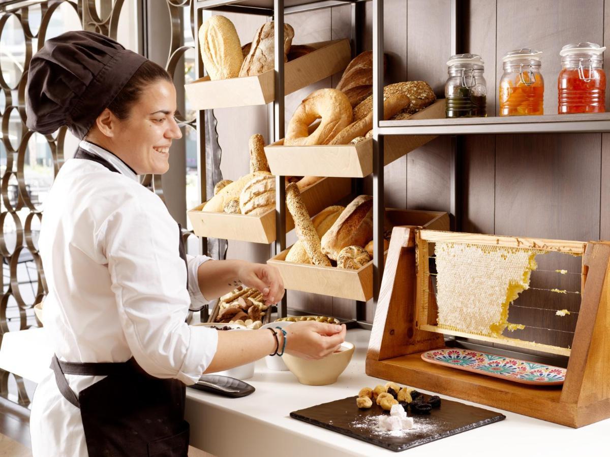 Nautilux Rethymno By Mage Hotels ภายนอก รูปภาพ A pastry chef at work