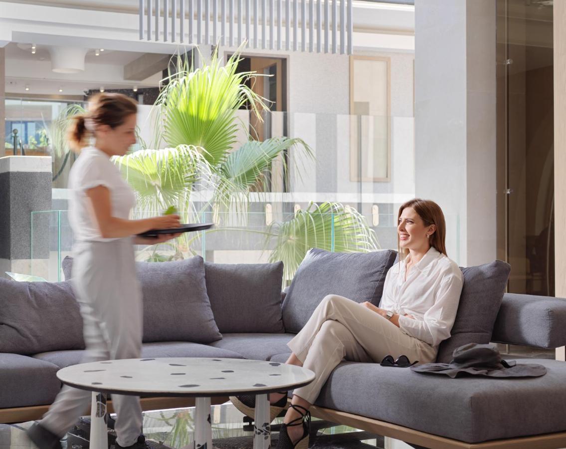 Nautilux Rethymno By Mage Hotels ภายนอก รูปภาพ A hotel guest being served